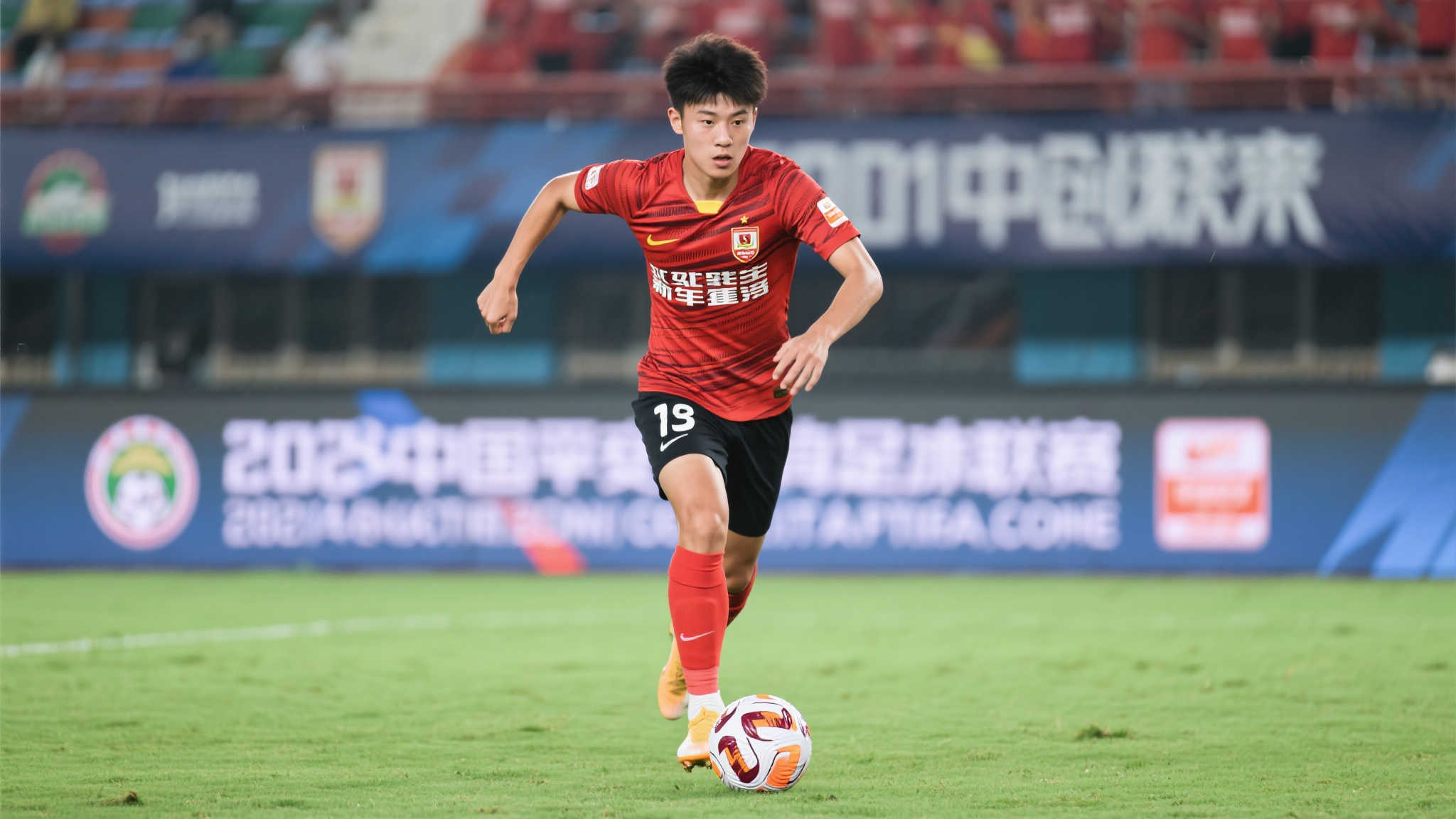 泰山队悍将赛季遭冷遇,实力超王钰栋却无缘登场 泰山队悍将赛季遭冷遇,实力超王钰栋却无缘登场