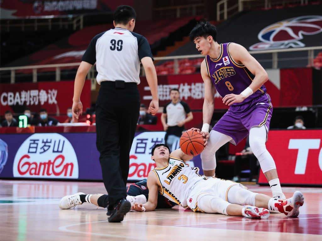 曾凡博空中遭重撞致腰椎骨折!山西北京G2裁判判罚惹争议 曾凡博空中遭重撞致腰椎骨折!山西北京G2裁判判罚惹争议